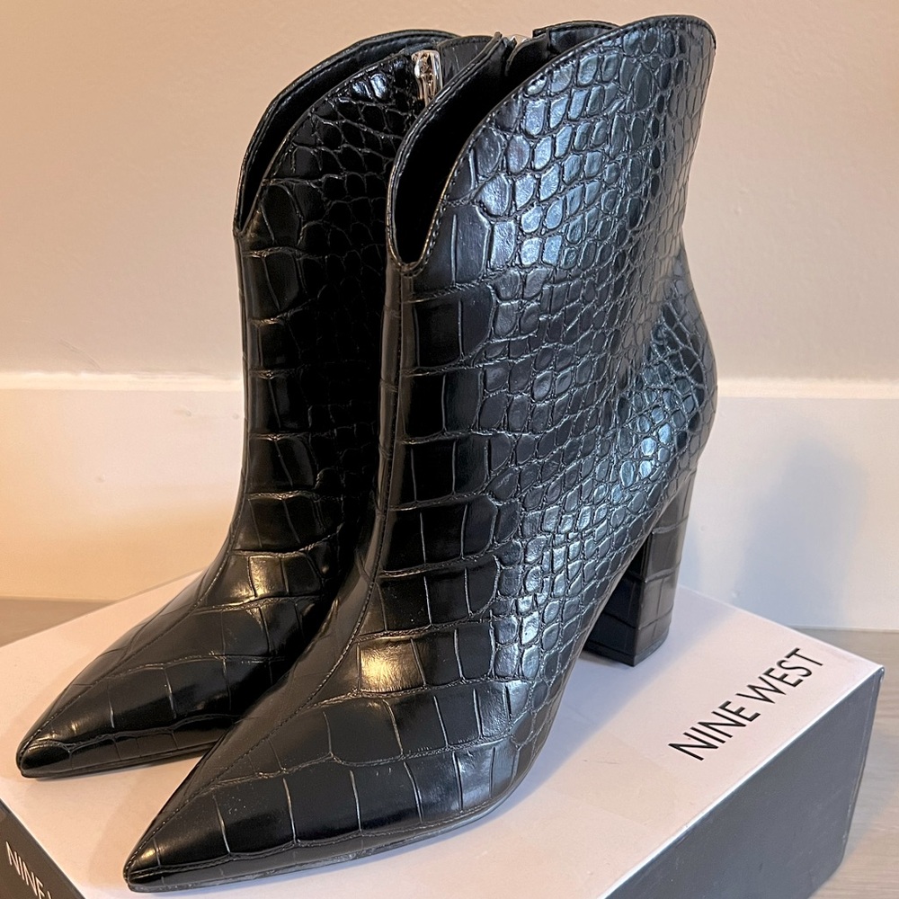 Nine West Black LL pointed toe leather boot